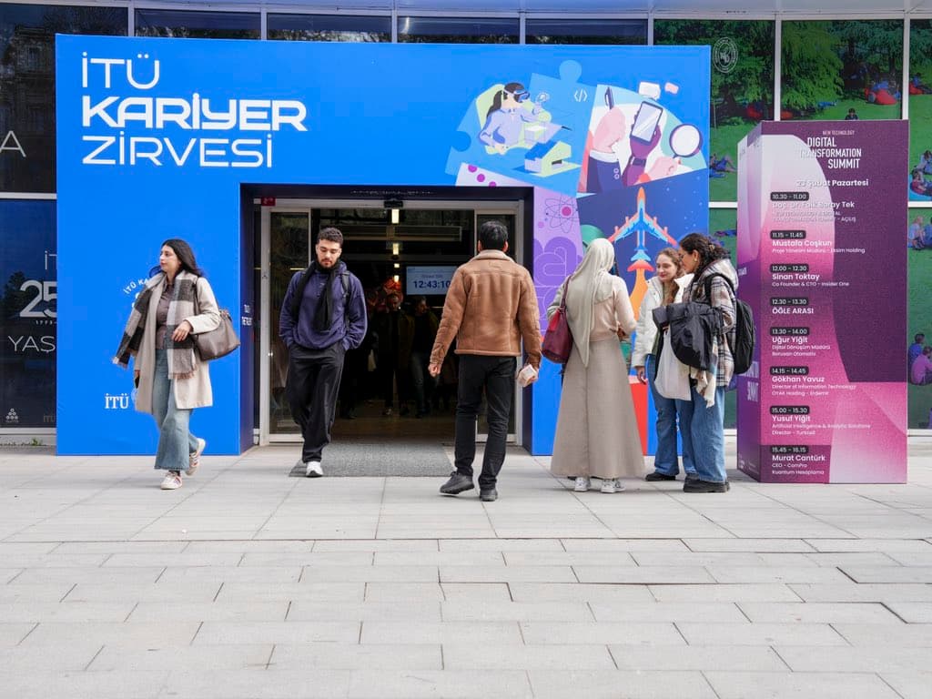 İTÜ Kariyer Zirvesi Afişi